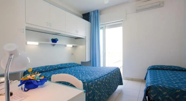 Трёхместный номер Standard с балконом и с частичным видом на море Hotel Sanremo
