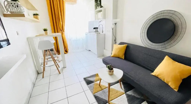 Studio Vaise 1 Dans 69009 Lyon (Adults Only), Rezerwuj Apartament Hotele w Rhône z parkingiem, Parking