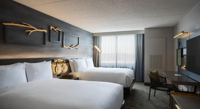 Четырёхместный номер Standard Renaissance Chicago North Shore Hotel