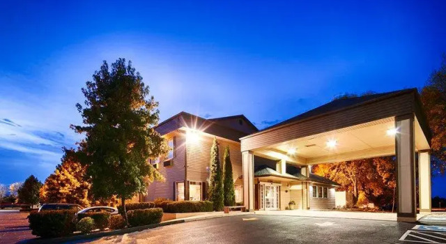 Кровать в общем номере Best Western Plus Prairie Inn