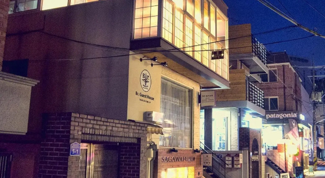 Кровать в общем номере (женский номер) Br. Guesthouse Hongdae
