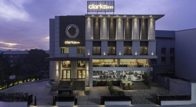 Clarks Inn Dehradun, Rezervovat Hotel Déhrádún Uttarakhand