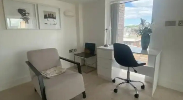 2 Level American Loft Style Apartment With Balcony, Varaa Huoneisto Asunnot kohteessa Merseyside, Huoneisto