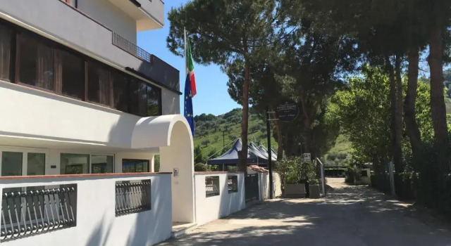 Pineto Resort, Забронировать Курортный отель Отели Побережья Абруццо с парковкой, Парковка