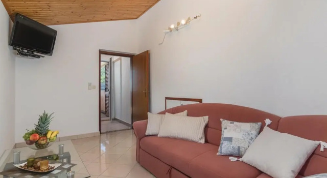 Stunning Home in Labin With Wifi and 3 Bedrooms, Book Hotel Ravni Istria