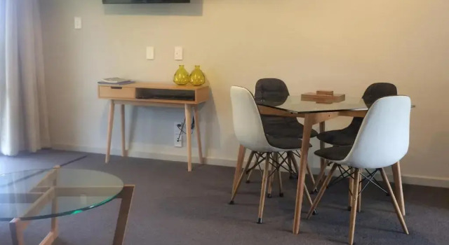 Апартаменты Milford Road Apartments