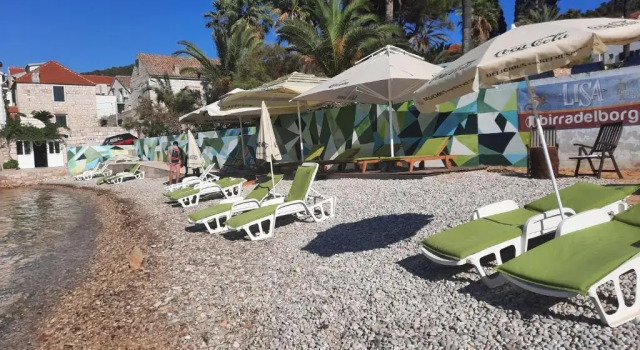 Апартаменты Beachfront Studio AndriNa