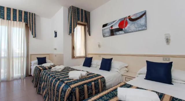 Четырёхместный номер Standard Hotel Schiller