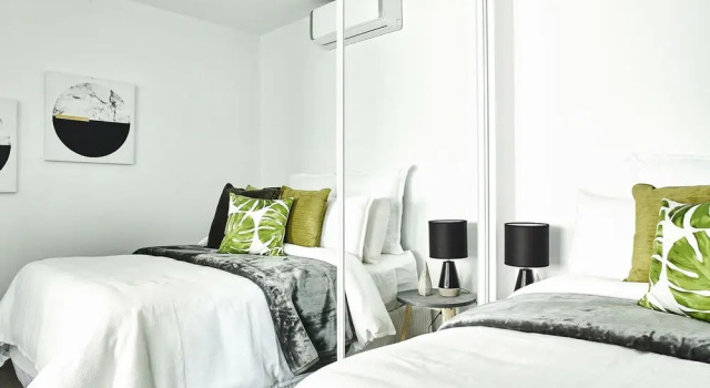 The Marc 201: A Splash of Emerald - Rejuvenate stays, Book Apartment Melbourne 