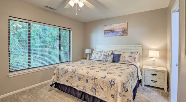 Апартаменты 1/4 Mi to Ocean: Beach Pebble Townhome w/ Patio