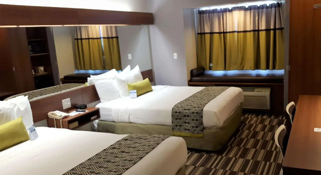 Четырёхместный номер Standard Microtel Inn & Suites by Wyndham Bellevue