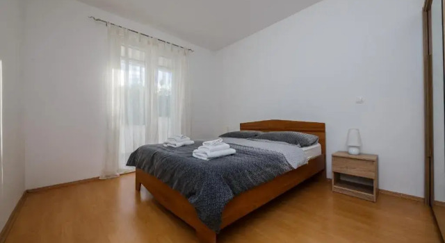 Modern holiday apartment with pool in Podstrana near Split, Varaa Huoneisto Hotellit Strožanac pysäköinnillä, Pysäköinti