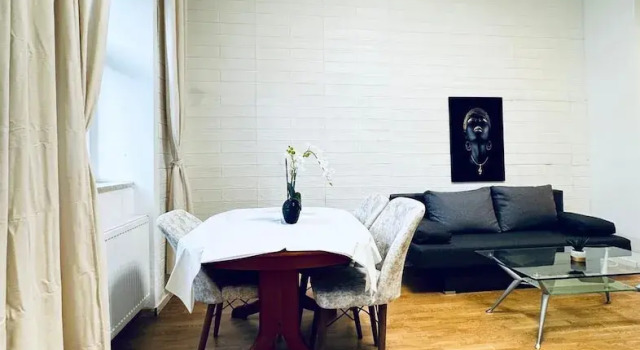 Апартаменты 2-Bedroom Apartment Steps from Central Area