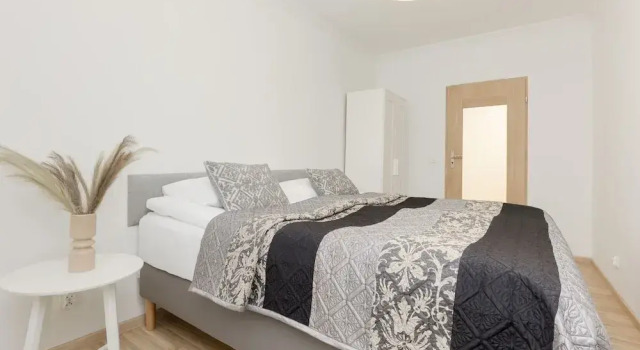 Modern Two-bedroom Warsaw by Renters