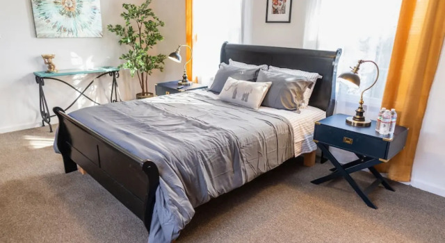 Updated Well-Appointed 3-Bedroom Home In Beautiful Burbank Neighborhood  (P49), Забронировать Отель Бербанк San Fernando Valley, рядом с Mount Sinai Memorial Park