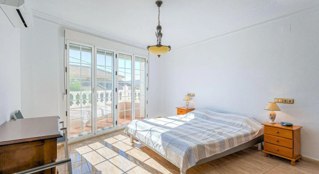 Pretty Holiday Home in San miguel de salinas with Pool, Забронировать Отель Сан-Мигель-де-Салинас Коста-Бланка, рядом с Гольф-клуб Лас Колинас