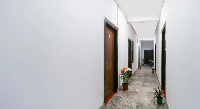 OYO Flagship 71036 Hotel Monarch Paradise, Забронировать Отель Нойда штат Уттар-Прадеш
