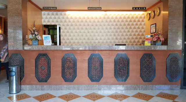 Hotel O Istana, Book Hotel Hotels in Sulawesi with Parking, Parking