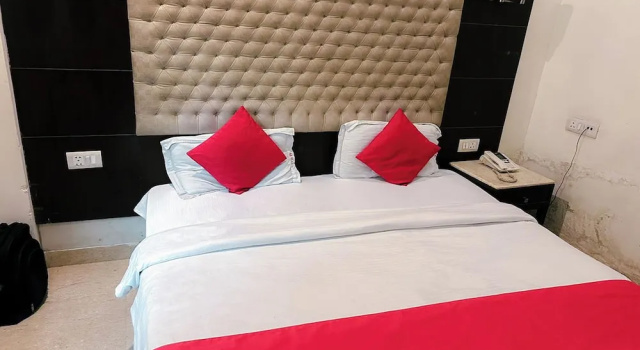 Номер Classic с балконом The Metropolis Guest House Near RK Ashram Metro Station