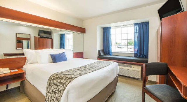 Двухместный номер Standard Microtel Inn & Suites by Wyndham Miami