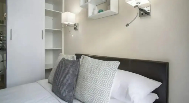 Double Bedroom Studio With Balcony in Cape Town City Centre