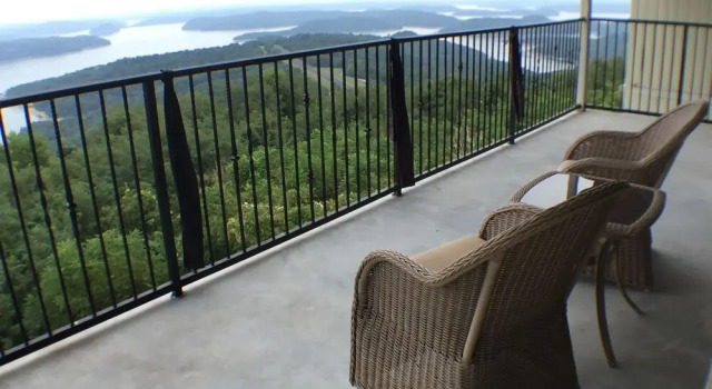 Двухместный полулюкс с балконом и с видом на озеро Whitney Mountain Lodge