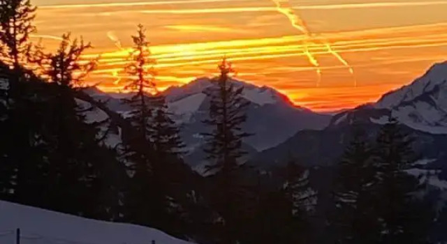 Avoriaz beau 2P falaise confort skis aux pied proche parking