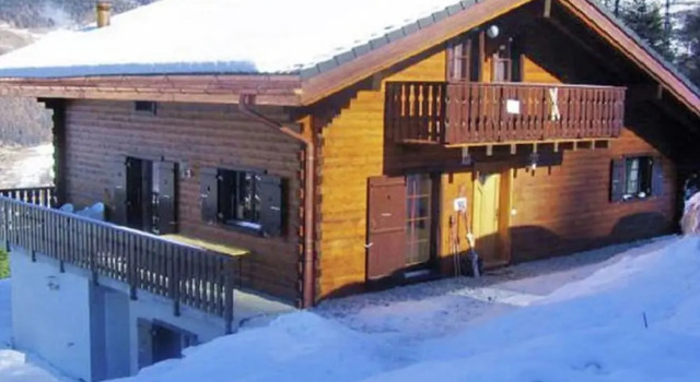 Шале с балконом Luxurious Chalet in Riddes with Hot Tub