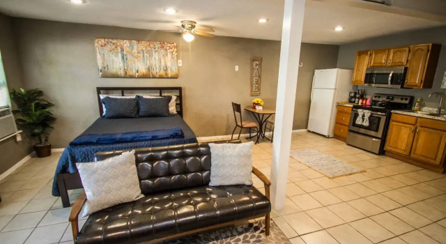 Florida #A St Near Downtown Guest House, Book Pension Gæstehuse i Bexar County, Pension