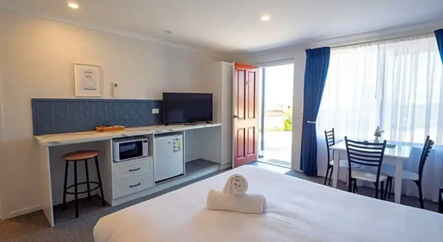 Люкс с красивым видом из окна Heritage House Motel & Units