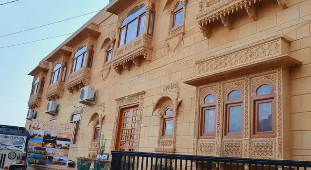 Hotel Deep Mahal, Забронировать Отель Отели штата Раджастхана с парковкой, Парковка