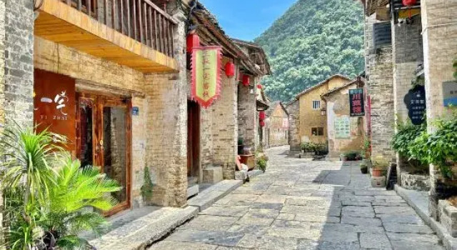 Sanqiu Yizhai Boutique Inn, Varaa Boutique-hotelli Hezhou Hunan