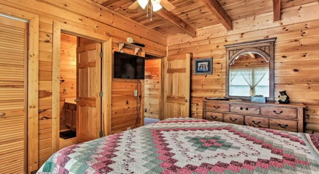 Rustic Sevierville Cabin w/ Covered Porch!