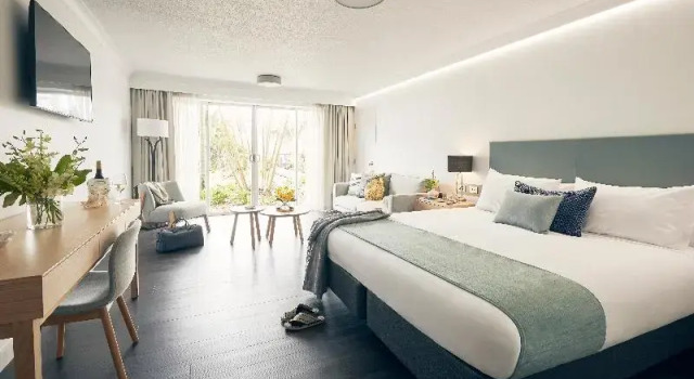 Двухместный номер Superior с балконом и с видом на бассейн Daydream Island Resort
