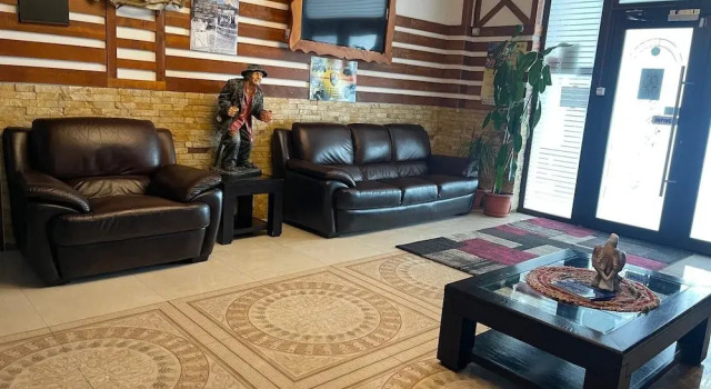 Cabana Sura Getilor Arinis, Rezerwuj Hotel Hotele w Gura Humorului z parkingiem, Parking