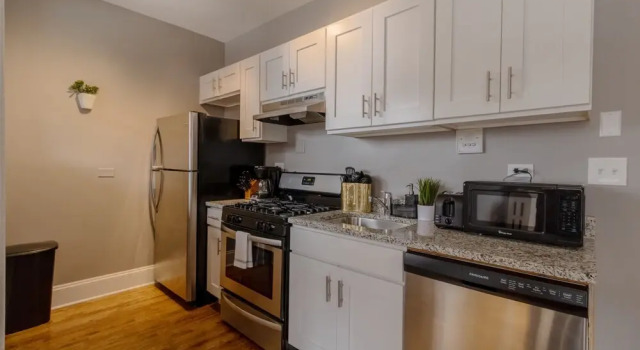 1BR Contemporary Lovely Apt in Lakeview, Забронировать Отель Отели Иллинойс 3 звезды, 3*