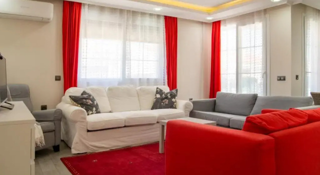 Vibrant and Central Flat Near Sea in Cesme