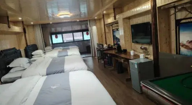 Люкс Deluxe с балконом и с красивым видом из окна Zhixin Inn (Biancheng Chadong Scenic Area)