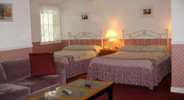 Четырёхместный номер Superior Canterbury Inn