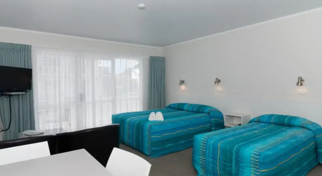 Студия Deluxe Averill Court Motel