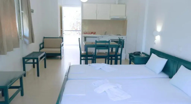 Студия с балконом и с видом на сад Mitika Hotel Apartments