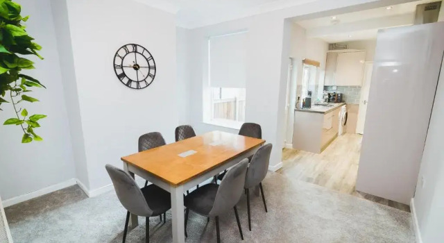 Коттедж Adam - 17 Hughenden Road · Newly refurbished house - 10 minute walk from city