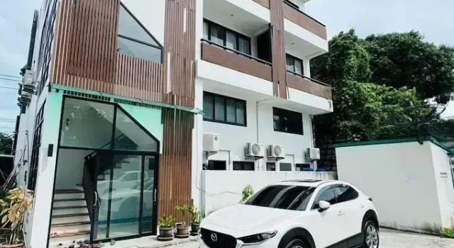 Rockstar Beach Apartments