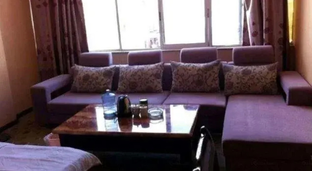 Huize Chen Ran Inn, Rezerwuj Hotel Hotele w Qujing z parkingiem, Parking