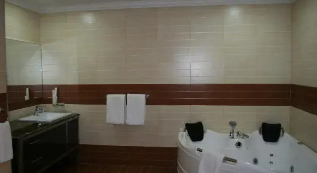 Полулюкс Standard Crossroads Hotel Blantyre
