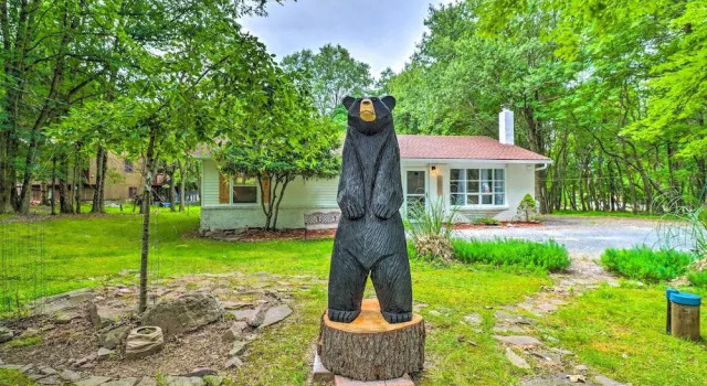 Albrightsville Retreat: Walk to Community Lake!