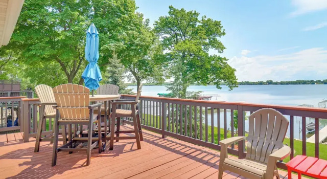 Коттедж Lakeside Alexandria Retreat w/ Deck + Boat Dock!