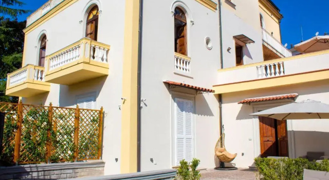 Relais Villa Montedonzelli, Book Villa Villas in Naples, Villa