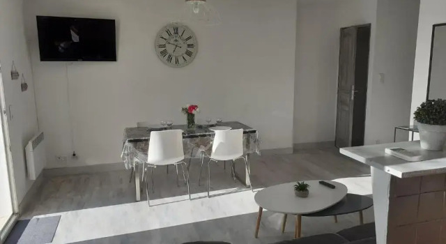 Коттедж La maison de Manon, 4-5personnes, 75m2, centre village, jardin et wifi