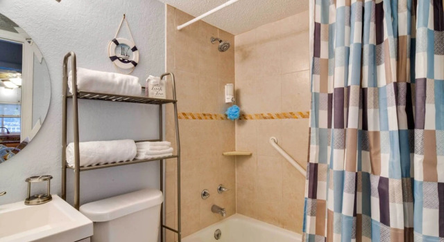 Апартаменты c 1 комнатой Steps to St. Pete Beach: Condo w/ Pool!
